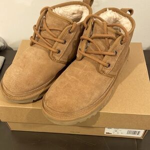 Ugg women Neumel bottles size 7 in perfect condition. Only worn once.